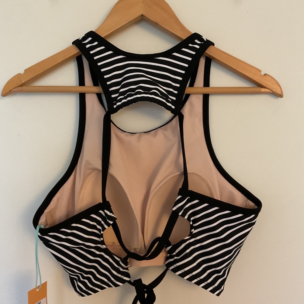 NWT Kona Sol Twist Front Longline Bikini Swim Top Black White Striped Sz D/DD - Picture 3 of 7